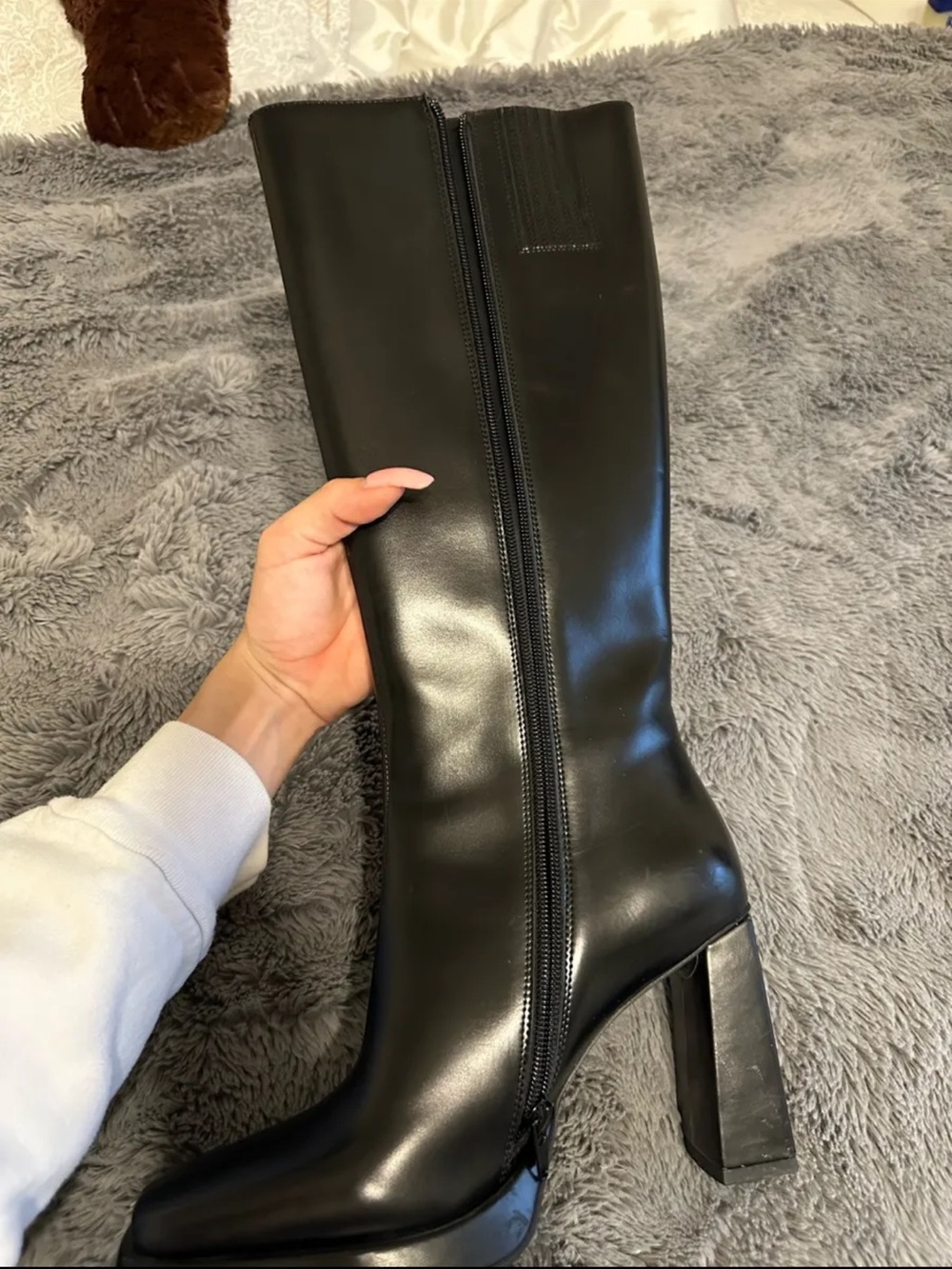 Jeffrey Campbell Maximal Knee High
Boots - Picture 12 of 14